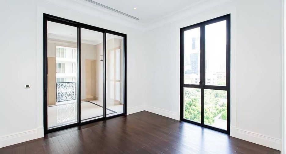 For rent 3 bedrooms condo in Pathum Wan, Bangkok