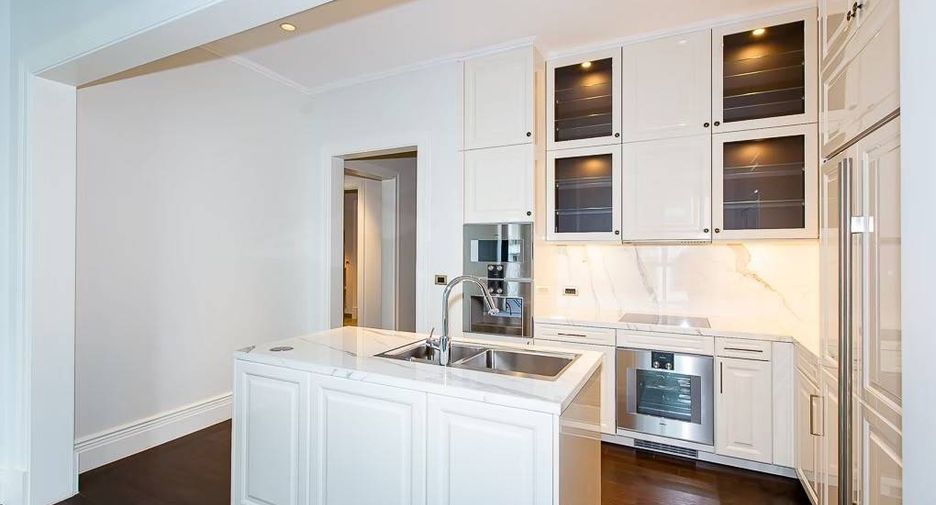 For rent 3 bedrooms condo in Pathum Wan, Bangkok