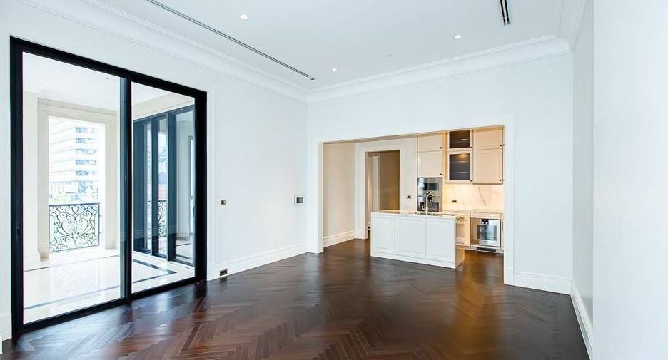 For rent 3 bedrooms condo in Pathum Wan, Bangkok