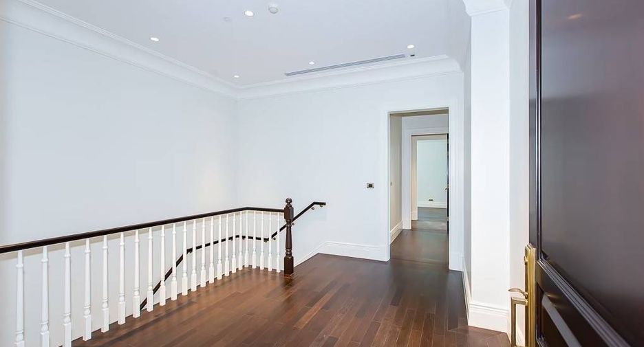 For rent 3 bedrooms condo in Pathum Wan, Bangkok