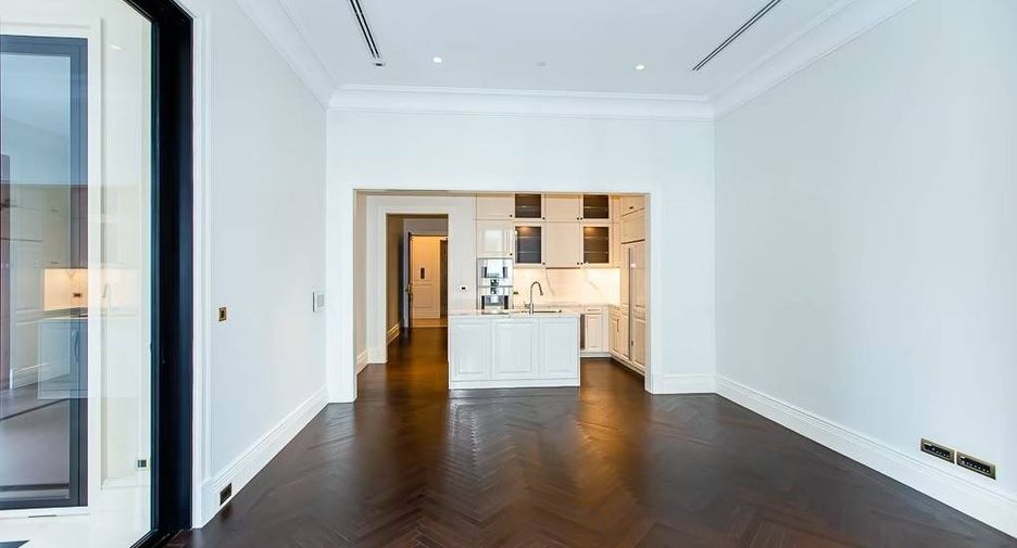 For rent 3 bedrooms condo in Pathum Wan, Bangkok