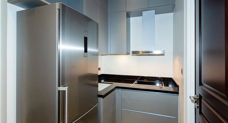 For rent 3 bedrooms condo in Pathum Wan, Bangkok