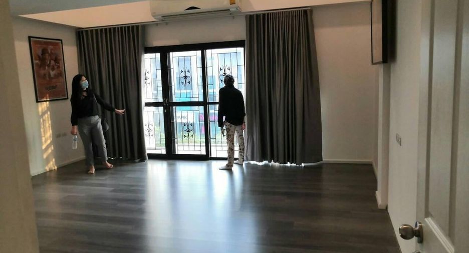 For rent 4 bed retail Space in Bang Phli, Samut Prakan