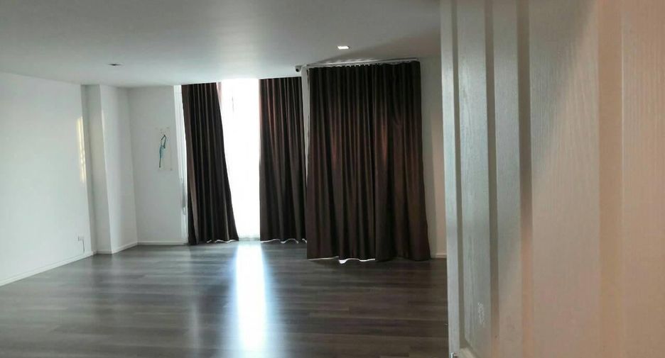 For rent 4 bed retail Space in Bang Phli, Samut Prakan