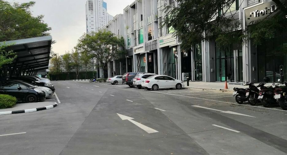For rent 4 bed retail Space in Bang Phli, Samut Prakan