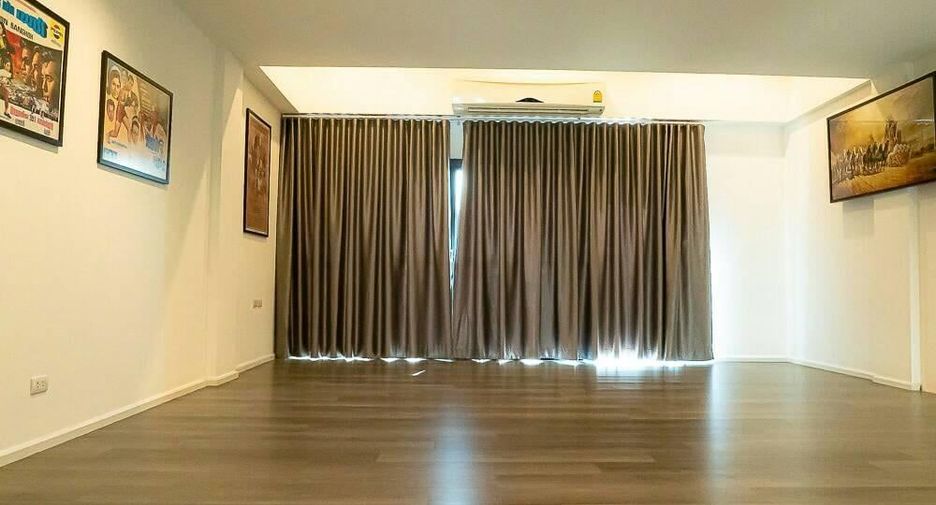 For rent 4 bed retail Space in Bang Phli, Samut Prakan