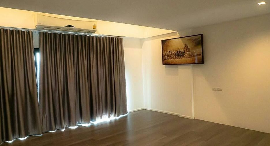For rent 4 bed retail Space in Bang Phli, Samut Prakan