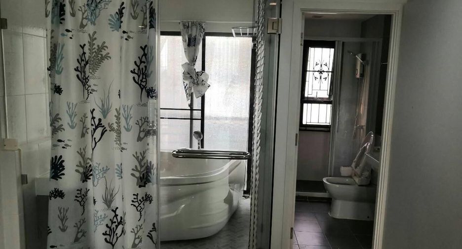 For rent 4 bed retail Space in Bang Phli, Samut Prakan