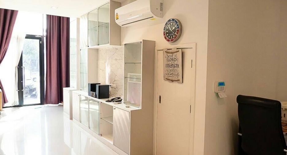 For rent 4 bed retail Space in Bang Phli, Samut Prakan