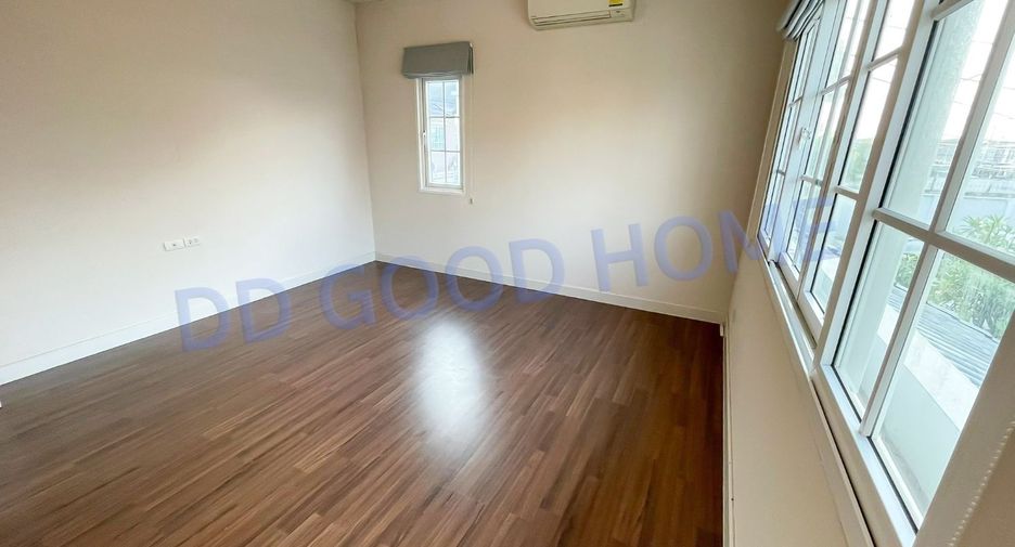For sale 3 bedrooms house in Khlong Sam Wa, Bangkok