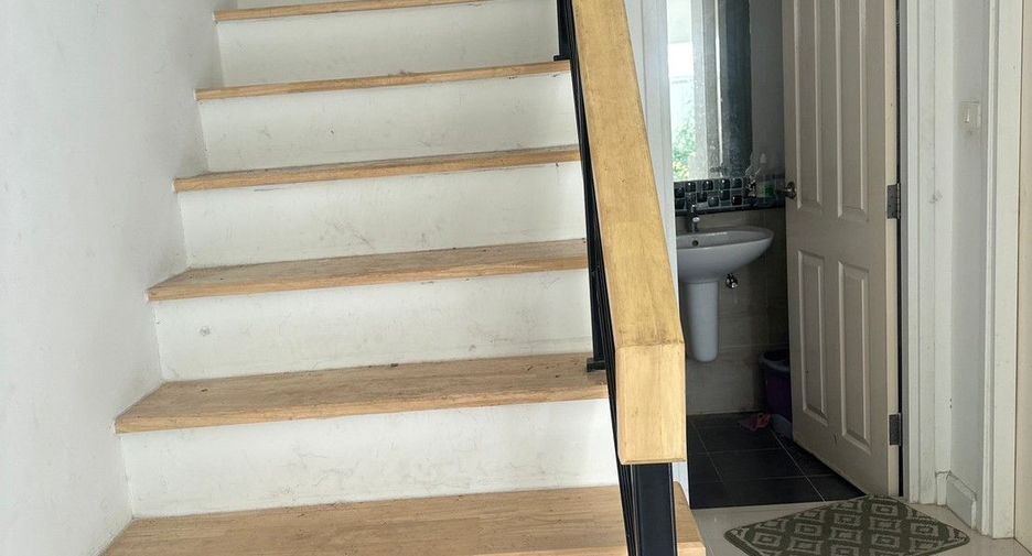 Casa en venta de 3 habitaciones en Sai Noi, Nonthaburi