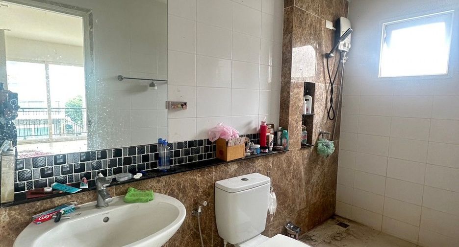 Casa en venta de 3 habitaciones en Sai Noi, Nonthaburi