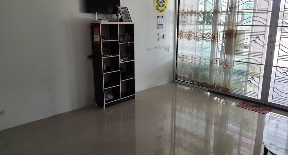 For rent 2 ベッドルーム retail Space in Si Racha, Chonburi