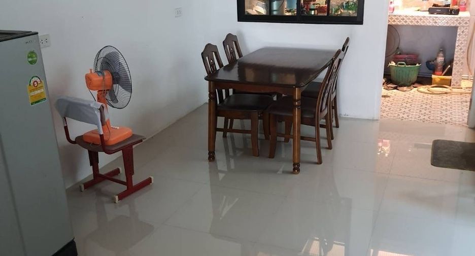 For rent 2 ベッドルーム retail Space in Si Racha, Chonburi
