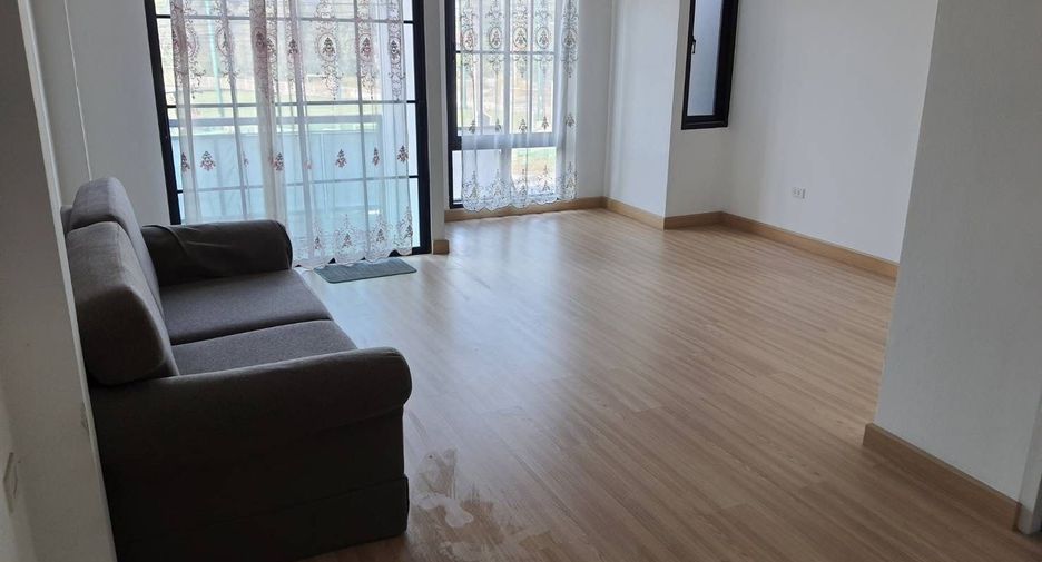 For rent 2 ベッドルーム retail Space in Si Racha, Chonburi
