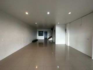 For rent そして for sale 2 Beds retail Space in Si Racha, Chonburi