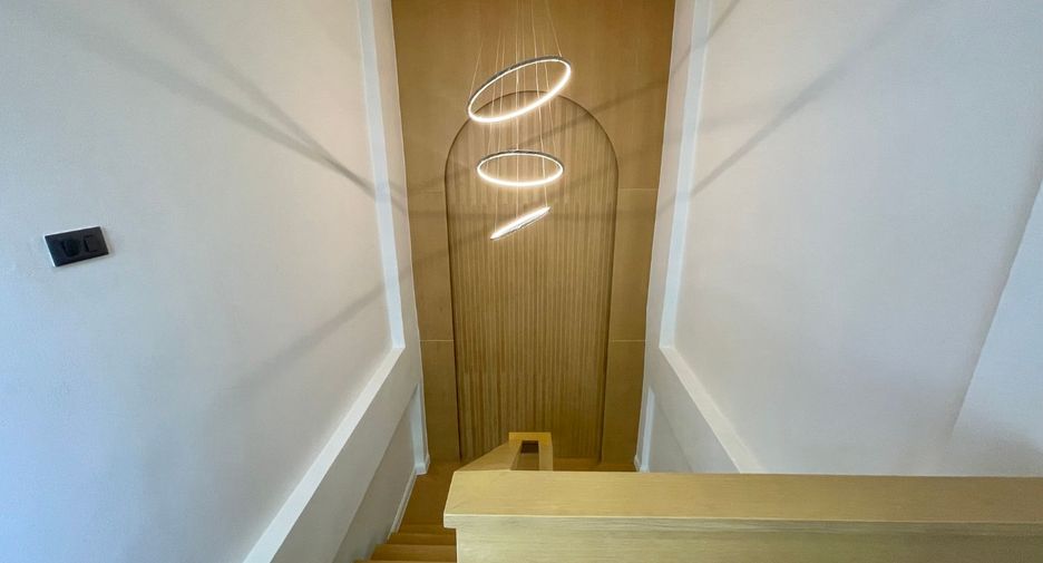 For rent 3 bedrooms townhouse in Watthana, Bangkok