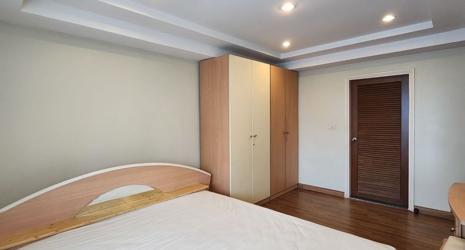 For sale and for rent 3 bed condo in Watthana, Bangkok