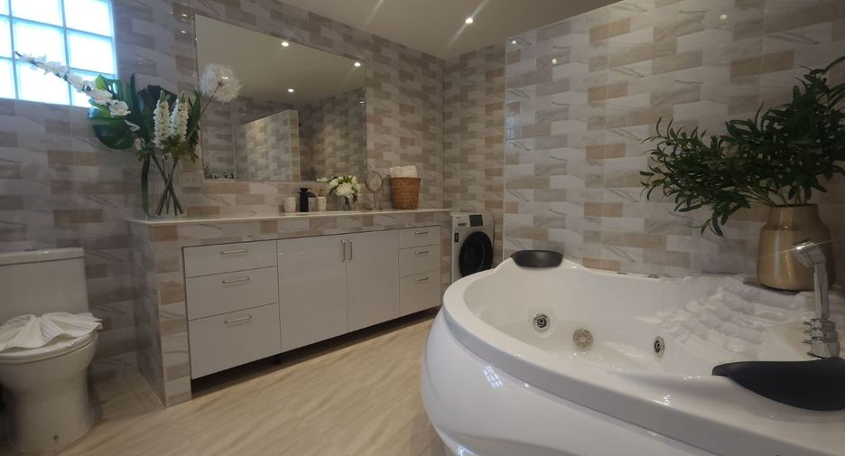 For sale 4 bed villa in Mueang Rayong, Rayong