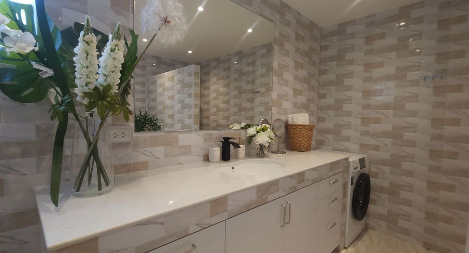 For sale 4 bed villa in Mueang Rayong, Rayong