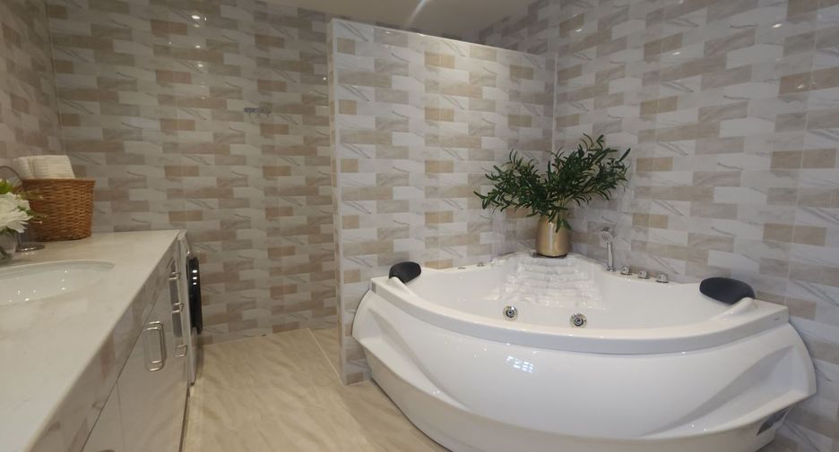 For sale 4 bed villa in Mueang Rayong, Rayong
