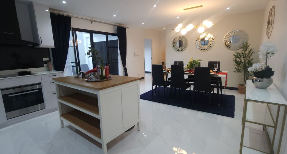 For sale 4 bed villa in Mueang Rayong, Rayong