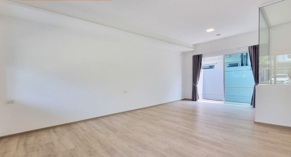 For sale 3 bedrooms townhouse in Bang Phli, Samut Prakan