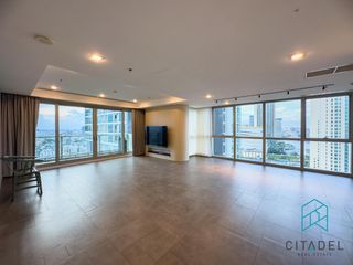 Аренда и продажа 3 спальни кондо в Сатхон, Бангкок