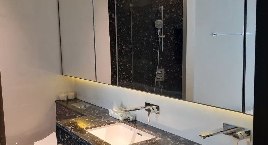 Condo en alquiler de 2 habitaciones en Khlong Toei, Bangkok