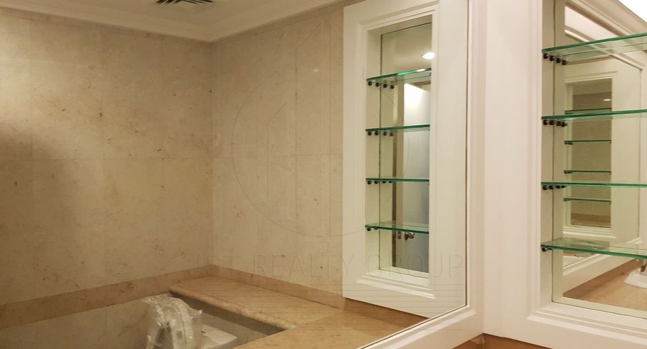 For sale 3 bedrooms condo in Pathum Wan, Bangkok