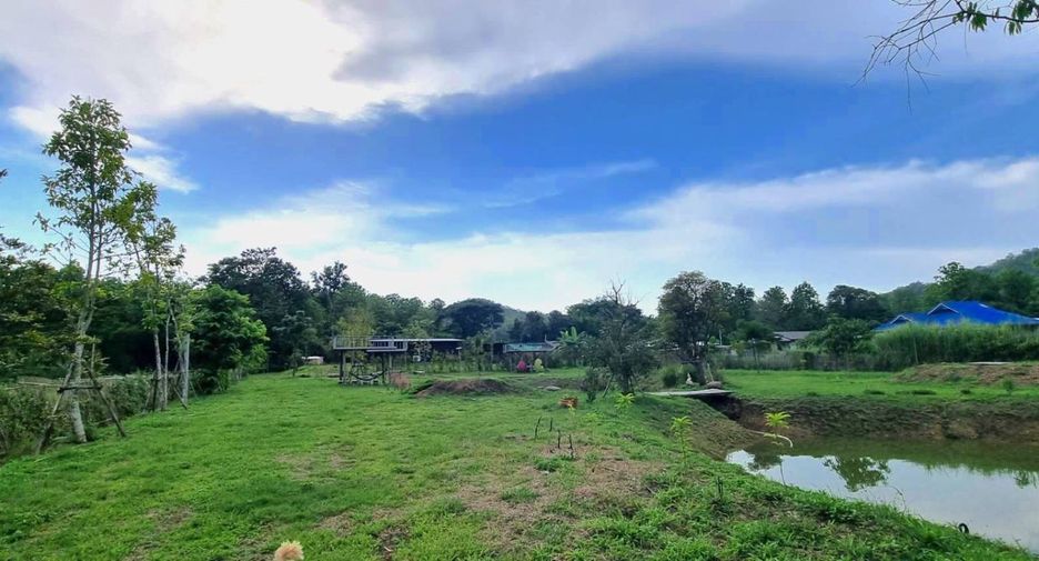 Local comercial en venta de 4 habitaciones en San Kamphaeng, Chiang Mai