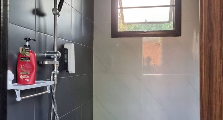 Local comercial en venta de 4 habitaciones en San Kamphaeng, Chiang Mai
