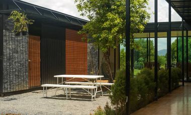 For sale 4 bedrooms retail Space in San Kamphaeng, Chiang Mai