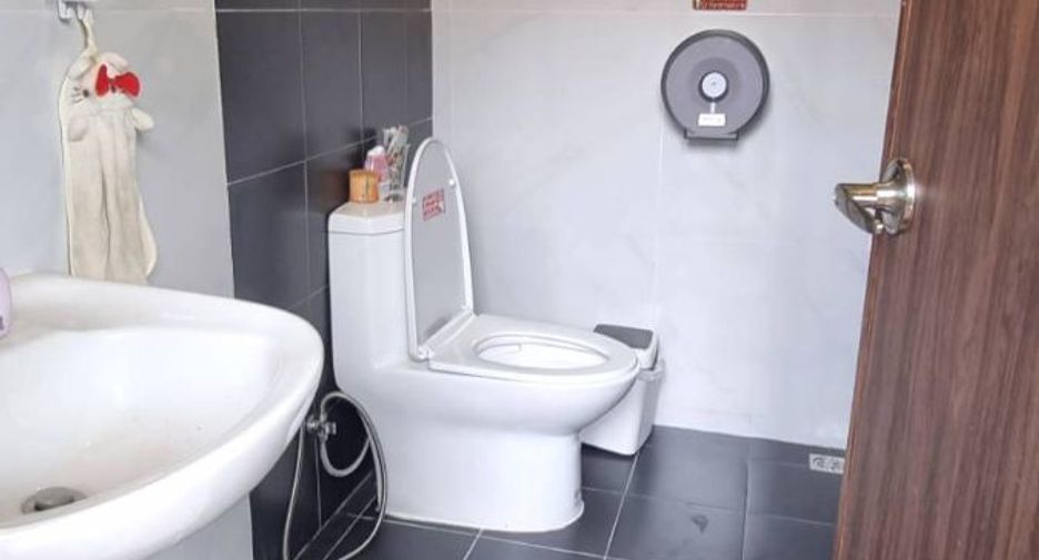 Local comercial en venta de 4 habitaciones en San Kamphaeng, Chiang Mai
