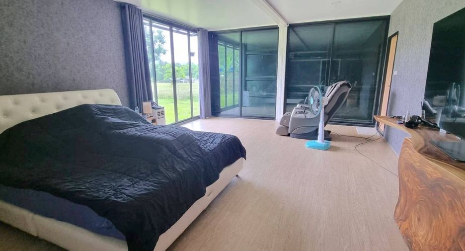 Local comercial en venta de 4 habitaciones en San Kamphaeng, Chiang Mai