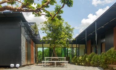 For sale 4 bedrooms retail Space in San Kamphaeng, Chiang Mai