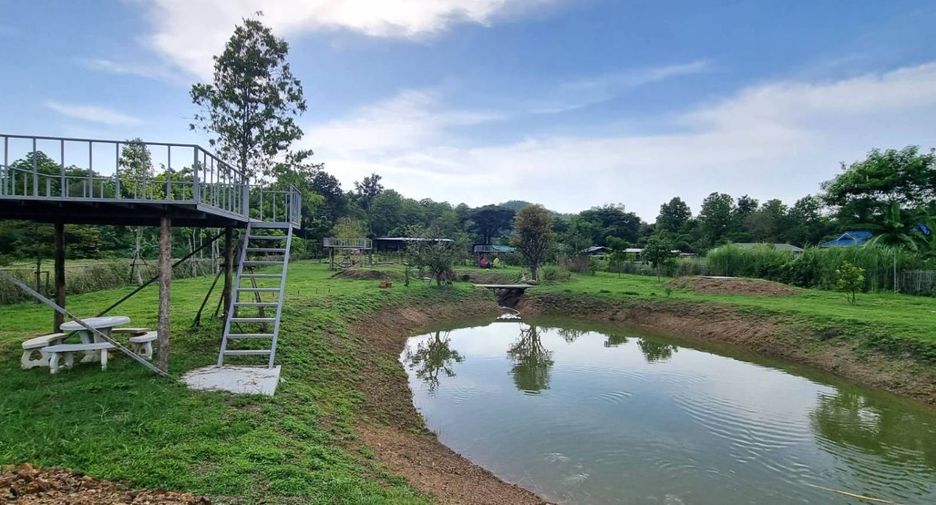 Local comercial en venta de 4 habitaciones en San Kamphaeng, Chiang Mai