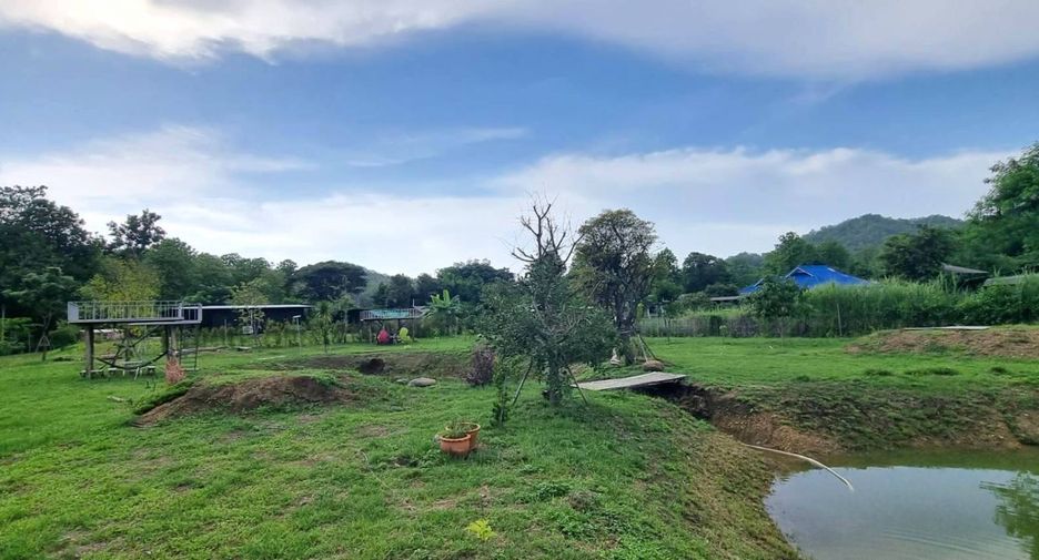 Local comercial en venta de 4 habitaciones en San Kamphaeng, Chiang Mai