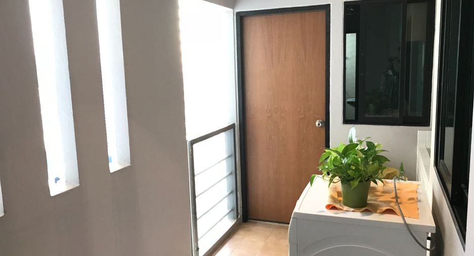 For rent 3 bedrooms condo in Sathon, Bangkok