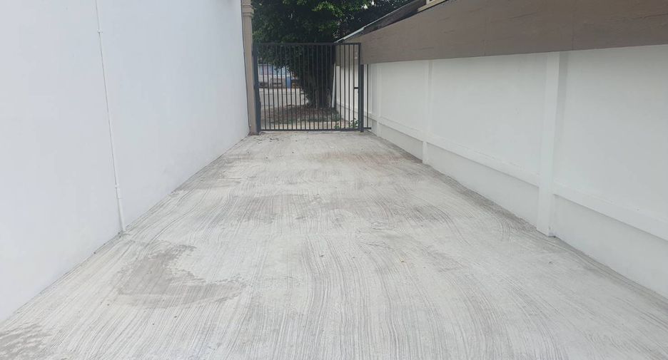 For sale 8 bedrooms townhouse in Bang Lamung, Chonburi