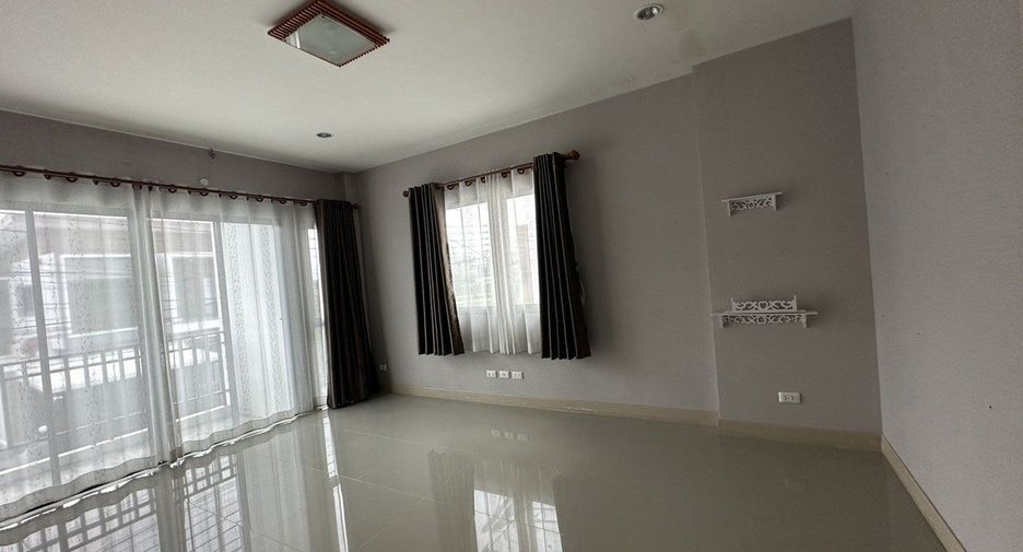 For sale 4 bed townhouse in Mueang Rayong, Rayong