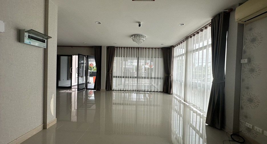 For sale 4 Beds townhouse in Mueang Rayong, Rayong