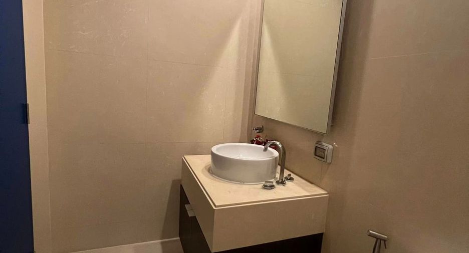 Condo en alquiler de 2 habitaciones en Khlong Toei, Bangkok