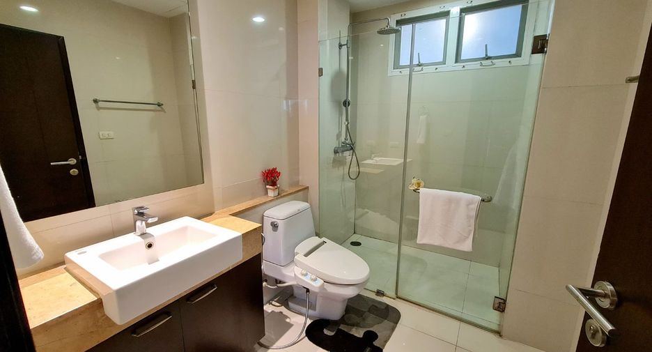 For rent 2 ベッドルーム serviced apartment in Watthana, Bangkok