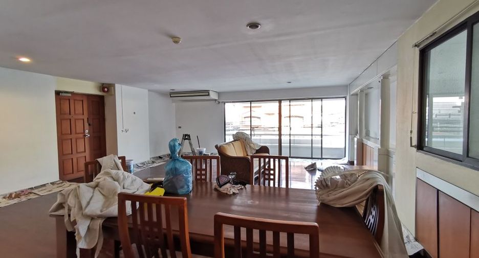 For rent 3 bedrooms apartment in Phaya Thai, Bangkok