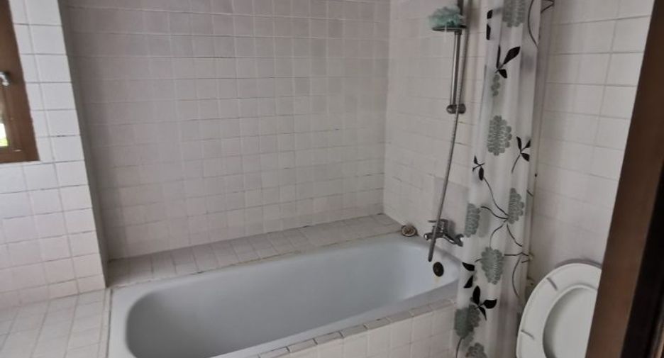 For rent 3 bedrooms apartment in Phaya Thai, Bangkok