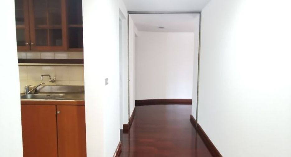 For rent 3 bedrooms apartment in Phaya Thai, Bangkok