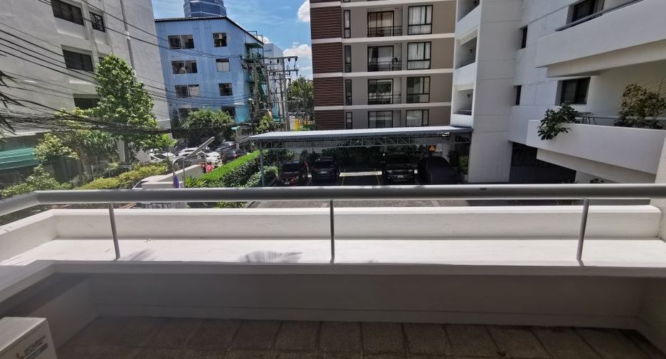 For rent 3 bedrooms apartment in Phaya Thai, Bangkok