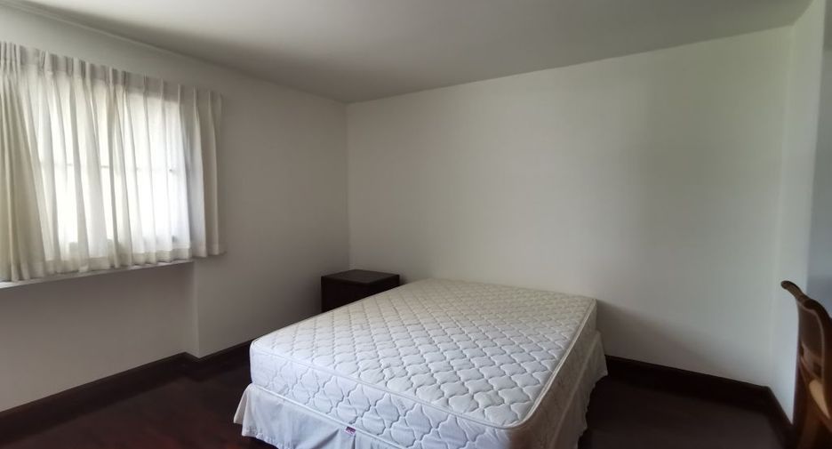 For rent 3 bedrooms apartment in Phaya Thai, Bangkok