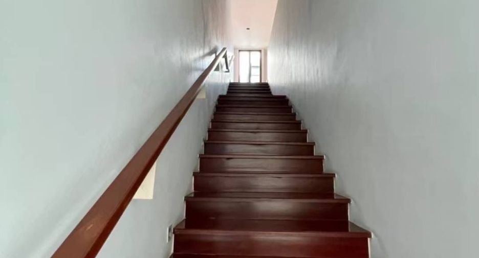Casa en alquiler de 4 habitaciones en Watthana, Bangkok